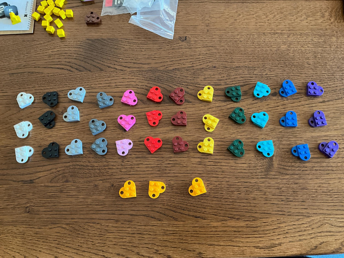 Parts/Elements - Accessories Lego Hearts - Lot of 16 Complete Hearts in 8 Colors